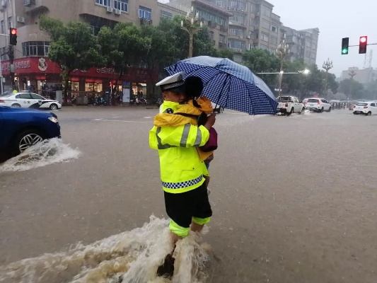 重庆暴雨中的生命奇迹,大人小孩被冲走后奇迹获救的感人故事 重庆暴雨中的生命奇迹,大人小孩被冲走后奇迹获救的感人故事