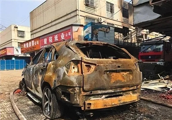 江西瑞昌一汽修店门前5辆车被烧毁，突如其来的灾难